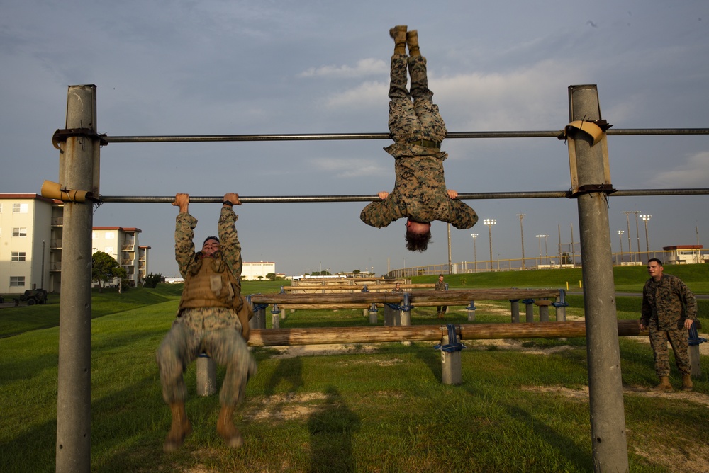 1st MAW Marines conquer obstacle course