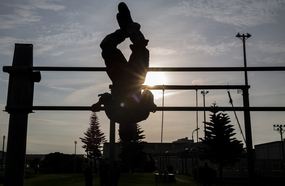 1st MAW Marines conquer obstacle course