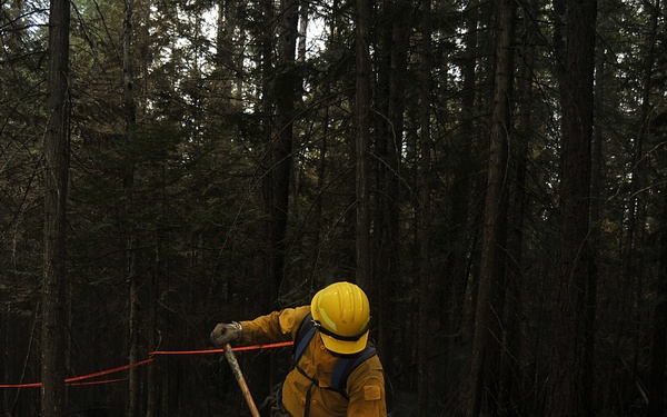 Guardsmen attack Sheep Creek fire