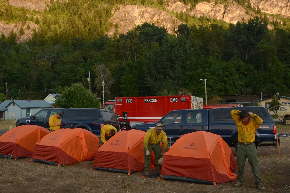 Guardsmen attack Sheep Creek fire