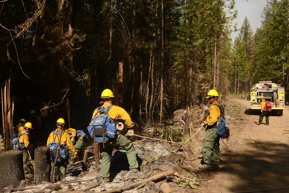 Guardsmen attack Sheep Creek fire