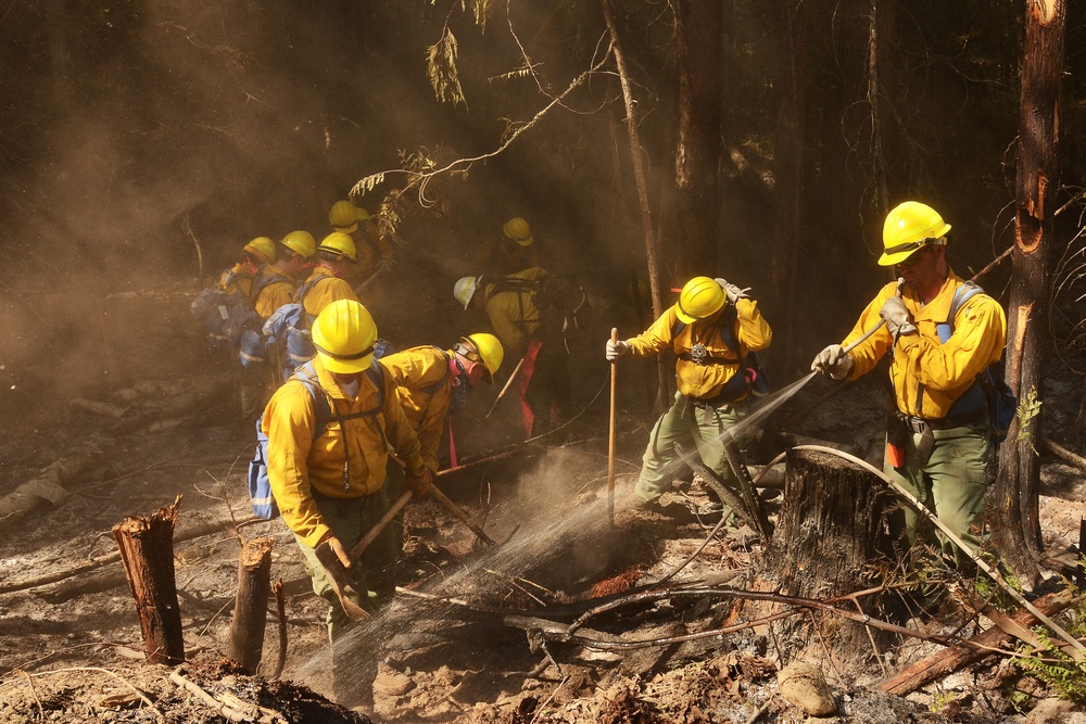 Guardsmen attack Sheep Creek fire