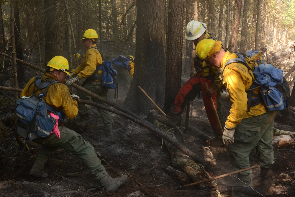 Guardsmen attack Sheep Creek fire