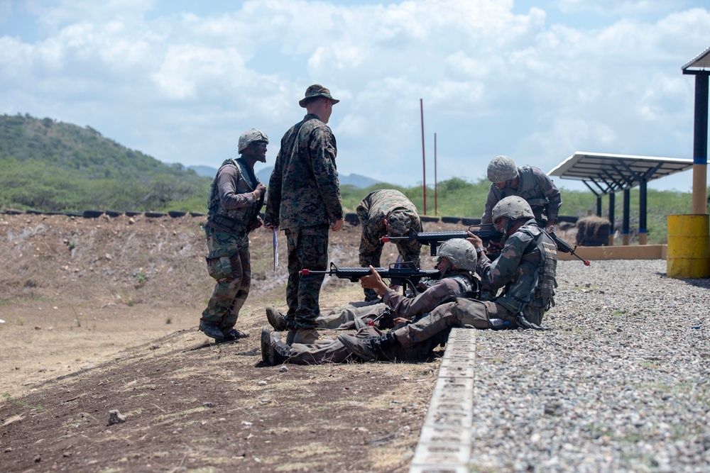 SPMAGTF-SC trains Dominican Republic Naval Infantry