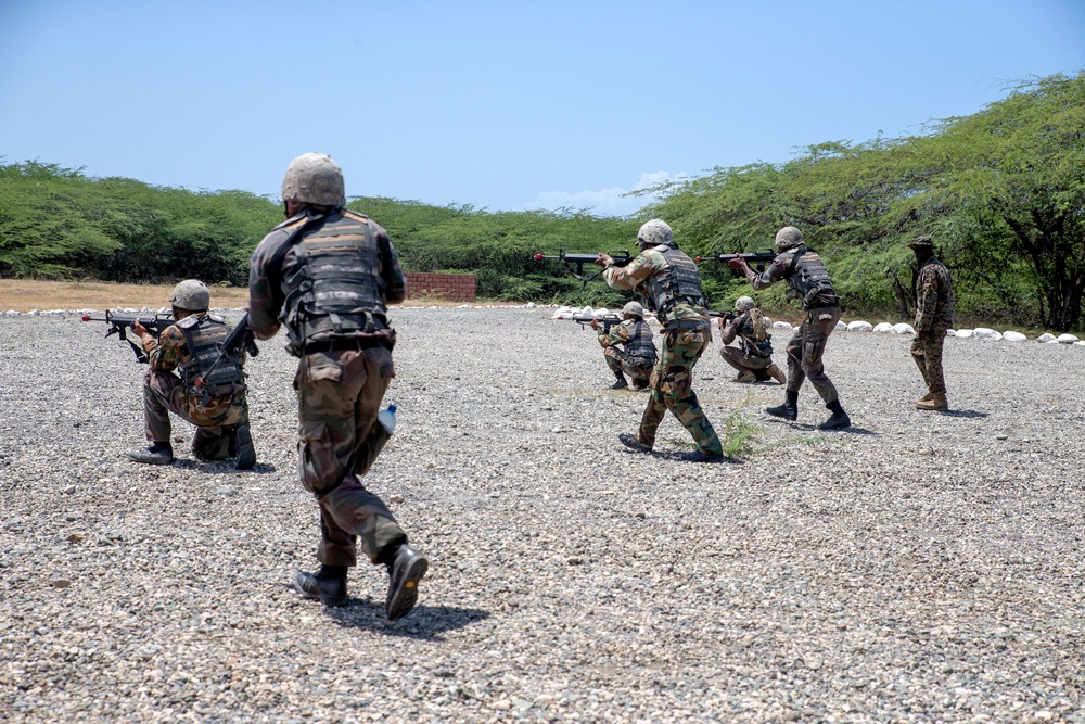 SPMAGTF-SC trains Dominican Republic Naval Infantry