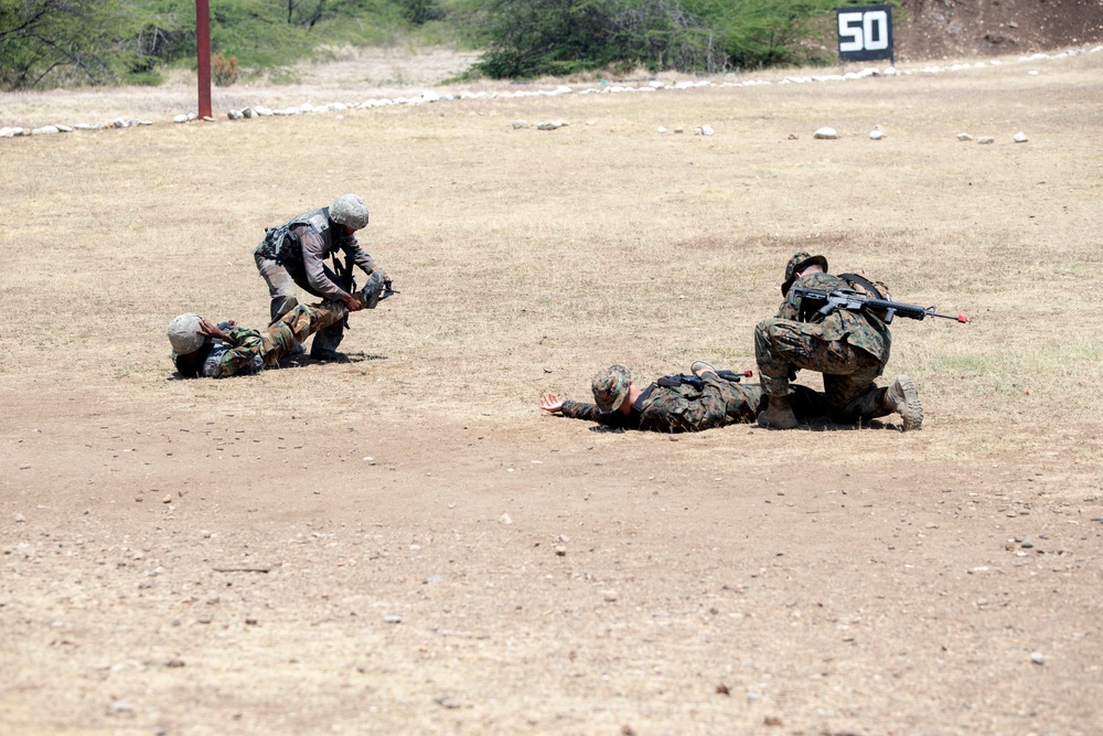 SPMAGTF-SC trains Dominican Republic Naval Infantry