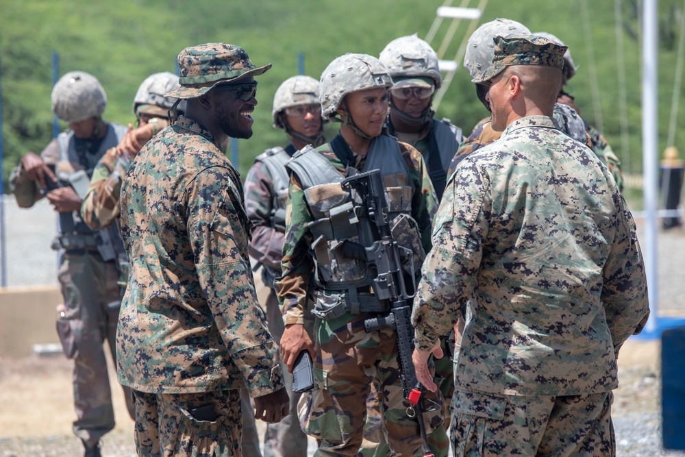 SPMAGTF-SC trains Dominican Republic Naval Infantry