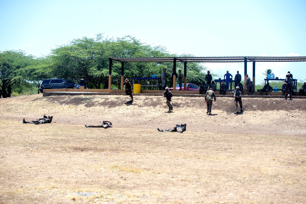 SPMAGTF-SC trains Dominican Republic Naval Infantry