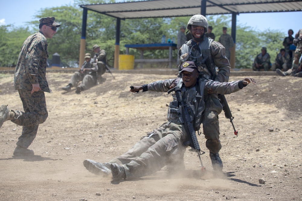 SPMAGTF-SC trains Dominican Republic Naval Infantry