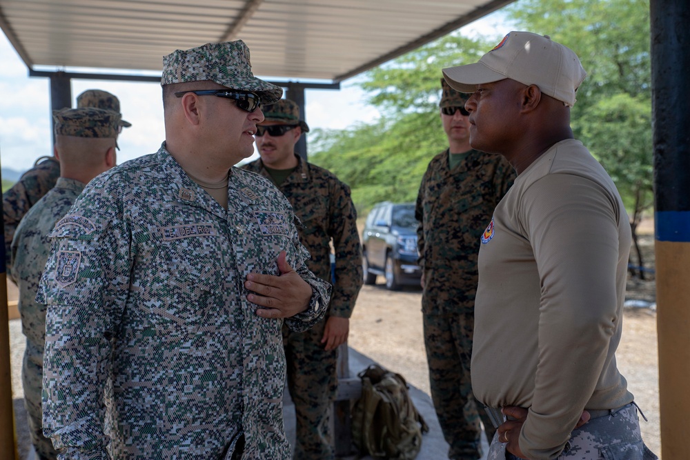 SPMAGTF-SC trains Dominican Republic Naval Infantry