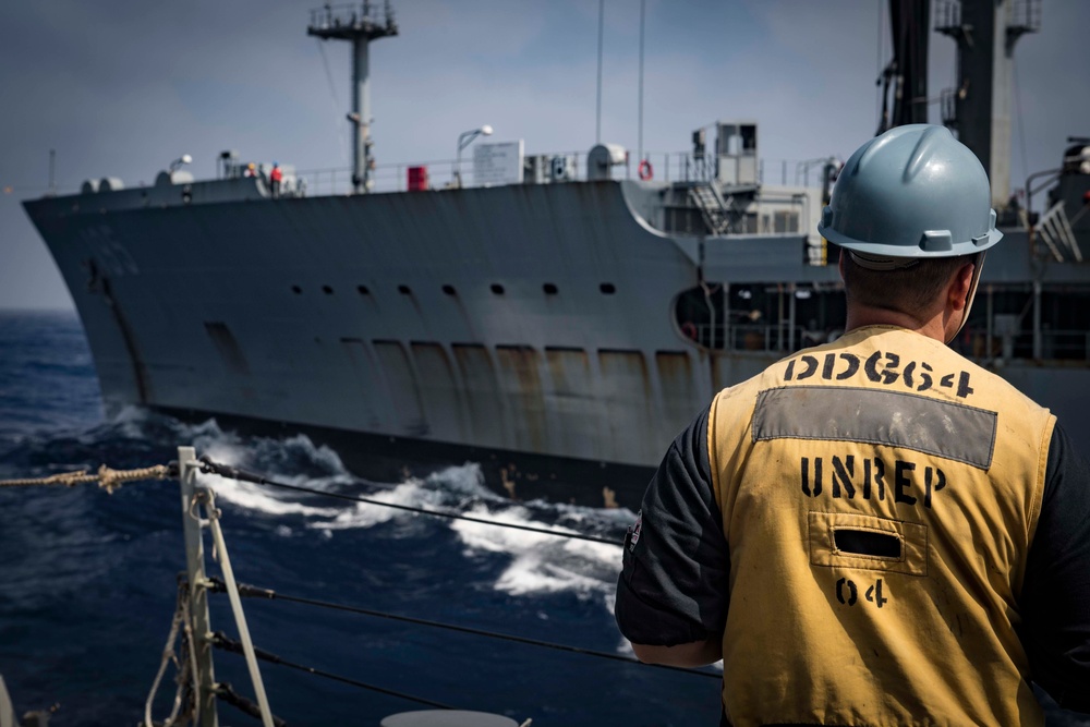 USS Carney Conducts Underway Replenishment