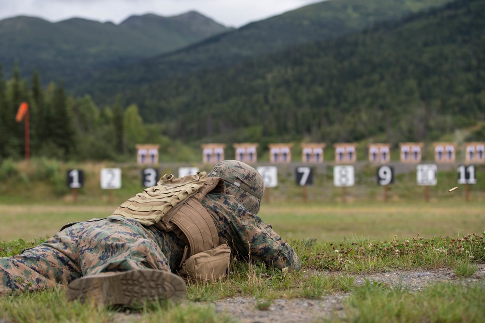 4th Marine Division Super Squad Competitors Tackle the Combat Marksmanship Endurance Test