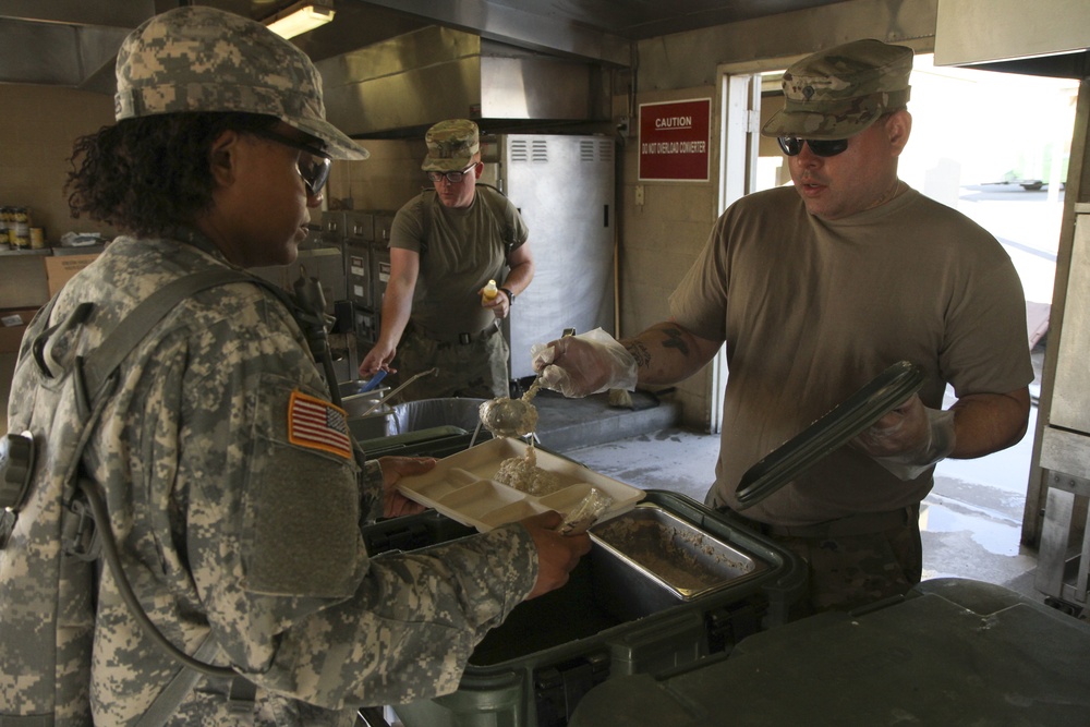 213th RSG Soldiers serve up morale at NTC