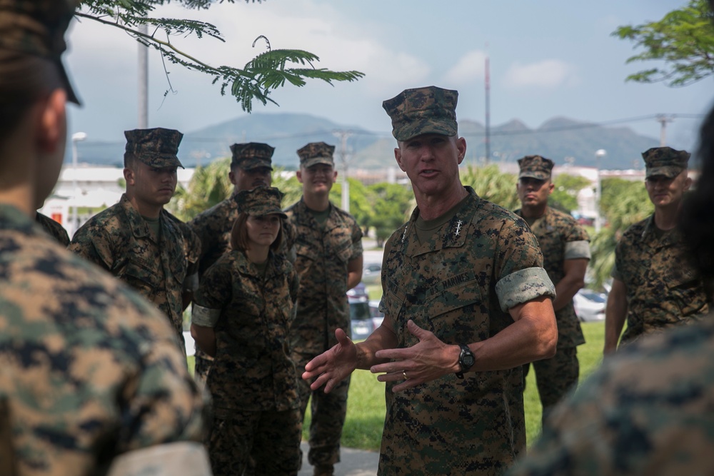 DVIDS - Images - III MEF CG visits 31st MEU Marines, Sailors before ...