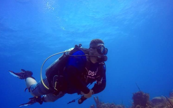 Joint Task Force Troopers assist wounded warriors with scuba dive