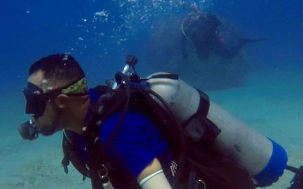 Joint Task Force Troopers assist wounded warriors with scuba dive