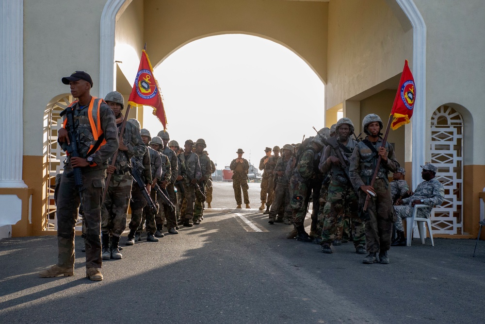 SPMAGTF-SC and Dominican Republic Armada participates in ten mile hike