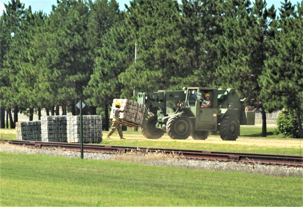 89B students learn to load ammunition on railcars at Fort McCoy