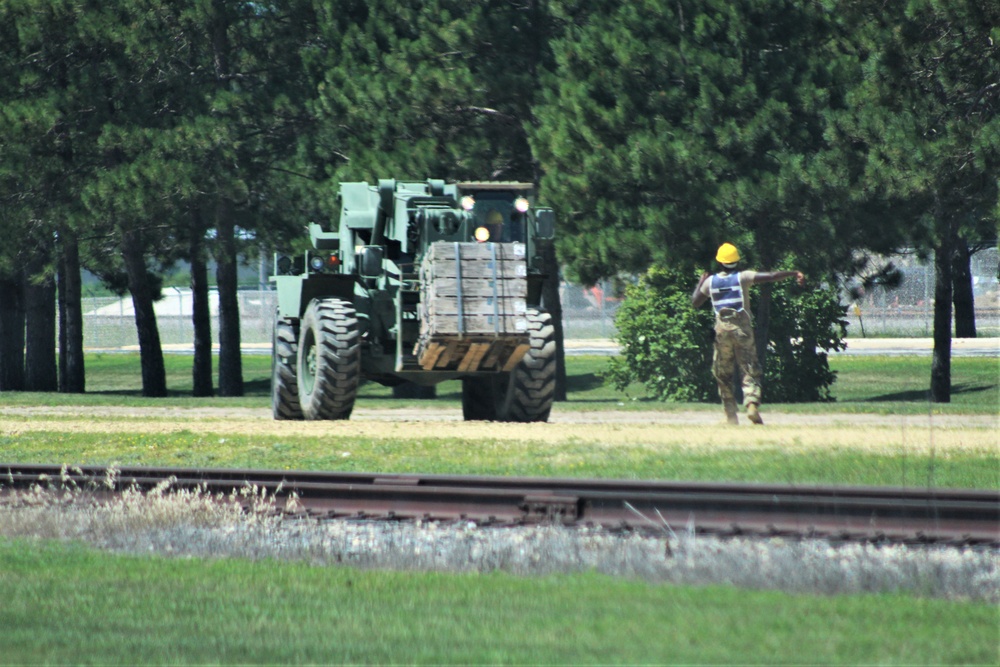 89B students learn to load ammunition on railcars at Fort McCoy
