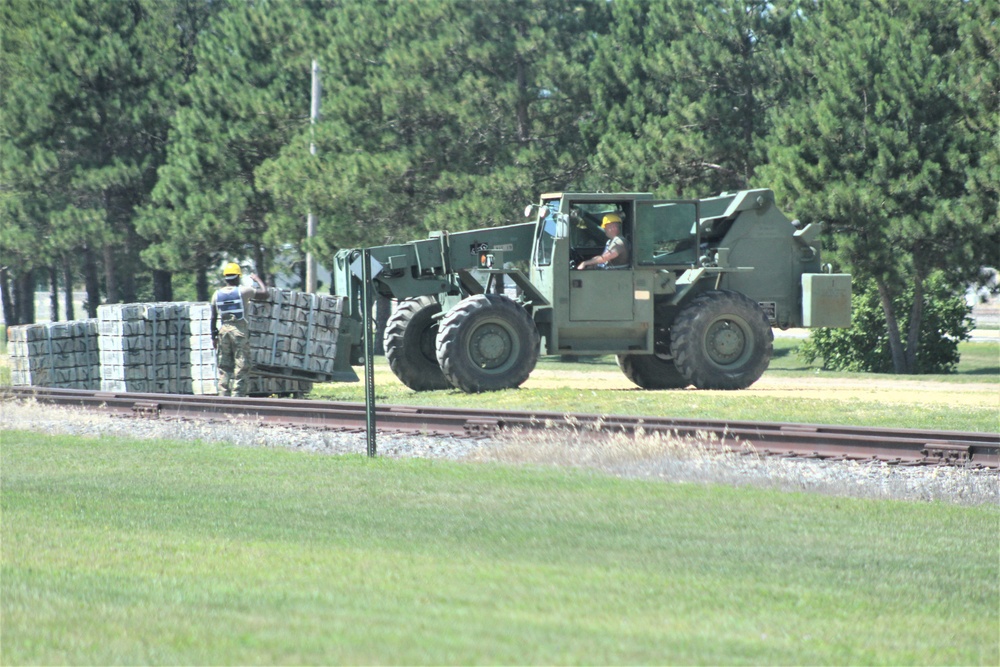 89B students learn to load ammunition on railcars at Fort McCoy