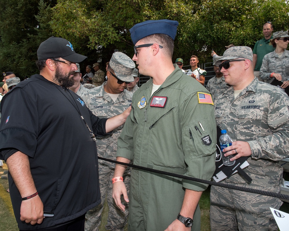 Oakland Raiders Honor Past and Present Veterans