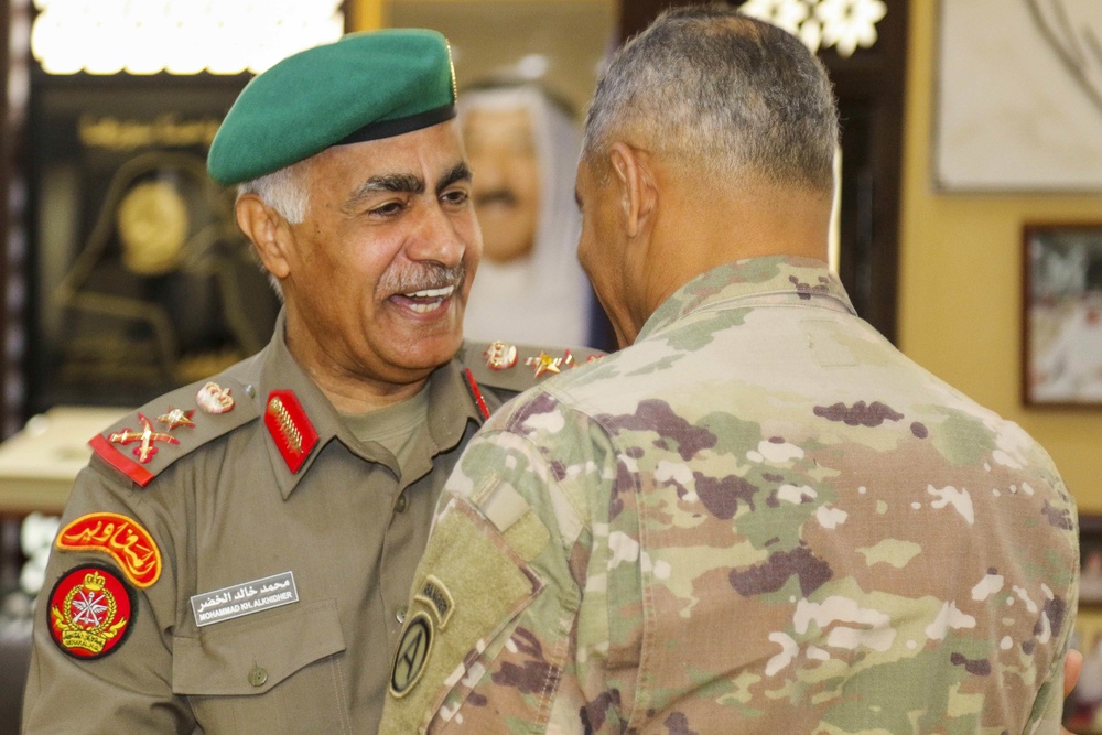 Lt. Gen. Michael X. Garrett, U.S. Army Central commander visits U.S. and Kuwaiti Soldiers