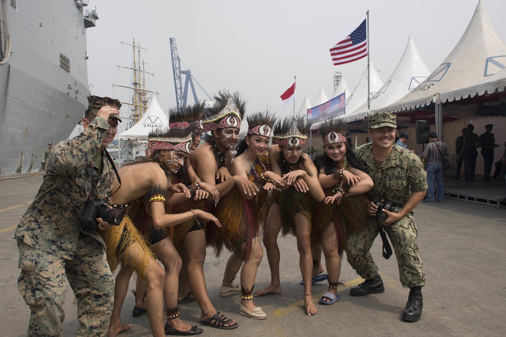USS Rushmore (LSD 47) arrives in Jakarta Indonesia