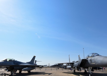 Wolf Pack showcase F-16 capabilities during Pitch Black Open Day 2018