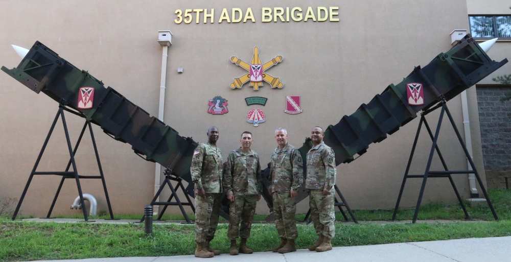 BG Morriessey visits Dragon Brigade