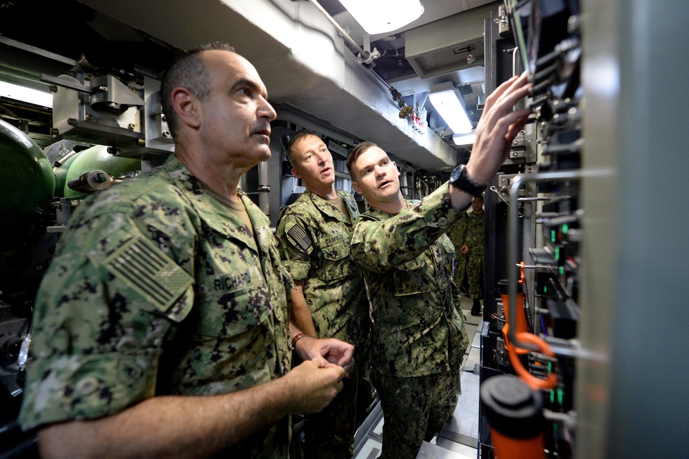 COMSUBFOR Visits USS John Warner (SSN 785)