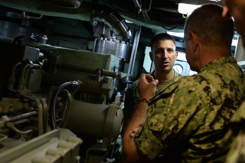 COMSUBFOR Visits USS John Warner (SSN 785)