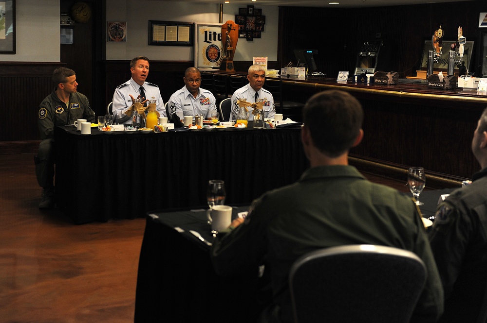 19th AF commander talks with 14th FTW squadron leadership