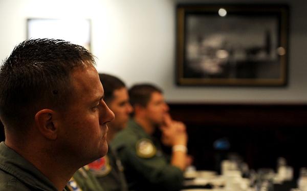 19th AF commander talks with 14th FTW squadron leadership
