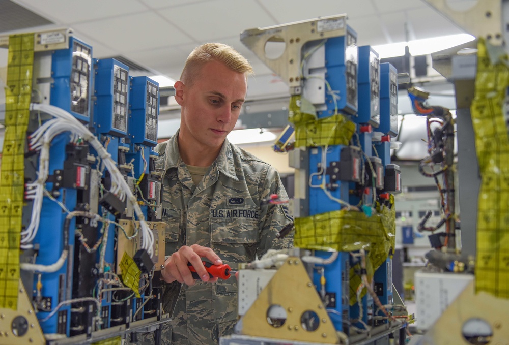 7th CMS avionics flight earns Chief of Staff Team Excellence Award