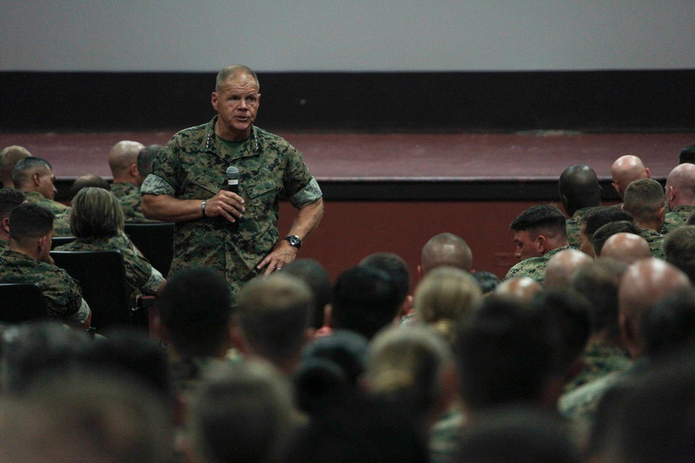 CMC Visits Pacific Command