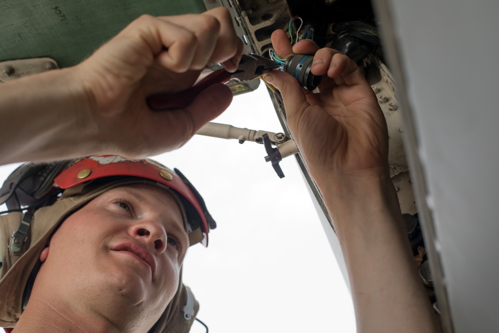 F/A-18 Hornet Maintenance