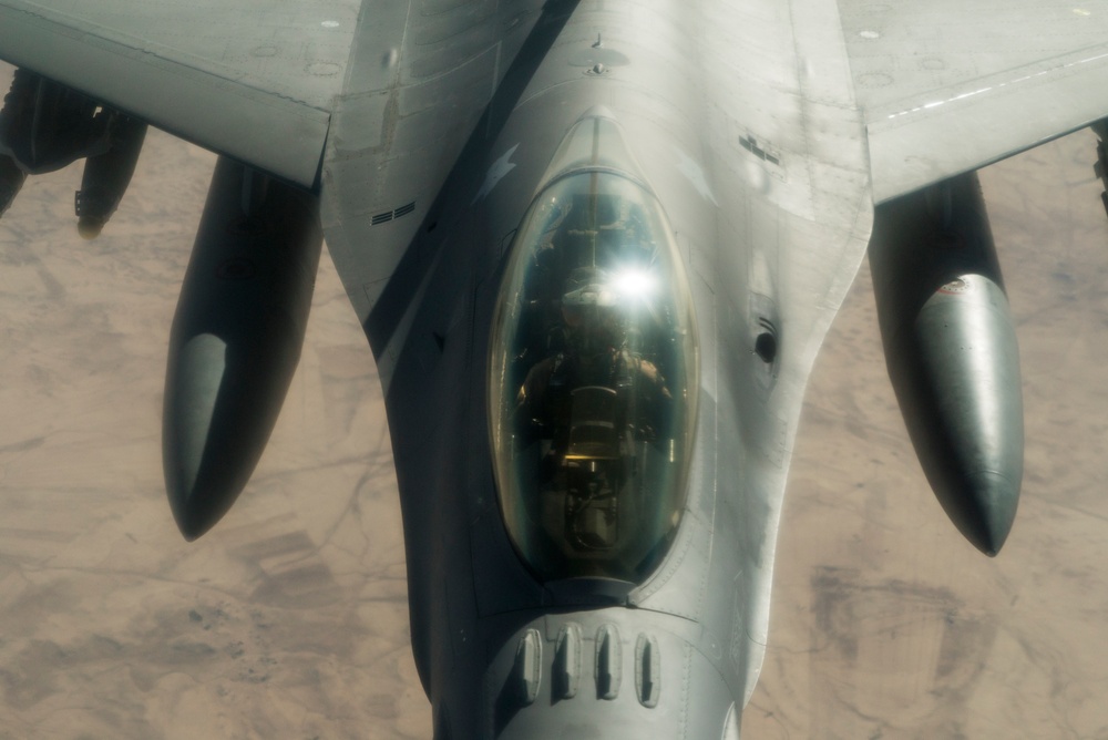 F-16 Fighting Falcons Aerial Refuel