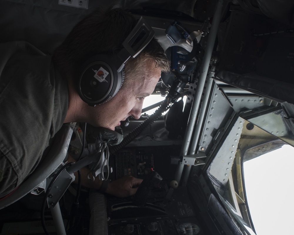 KC-135 Stratotankers with the 121st ARW refuel C-17 Globemaster IIIs with the 437th AW