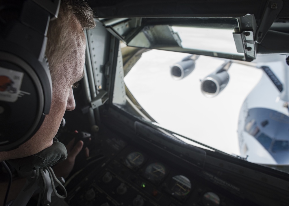 KC-135 Stratotankers with the 121st ARW refuel C-17 Globemaster IIIs with the 437th AW