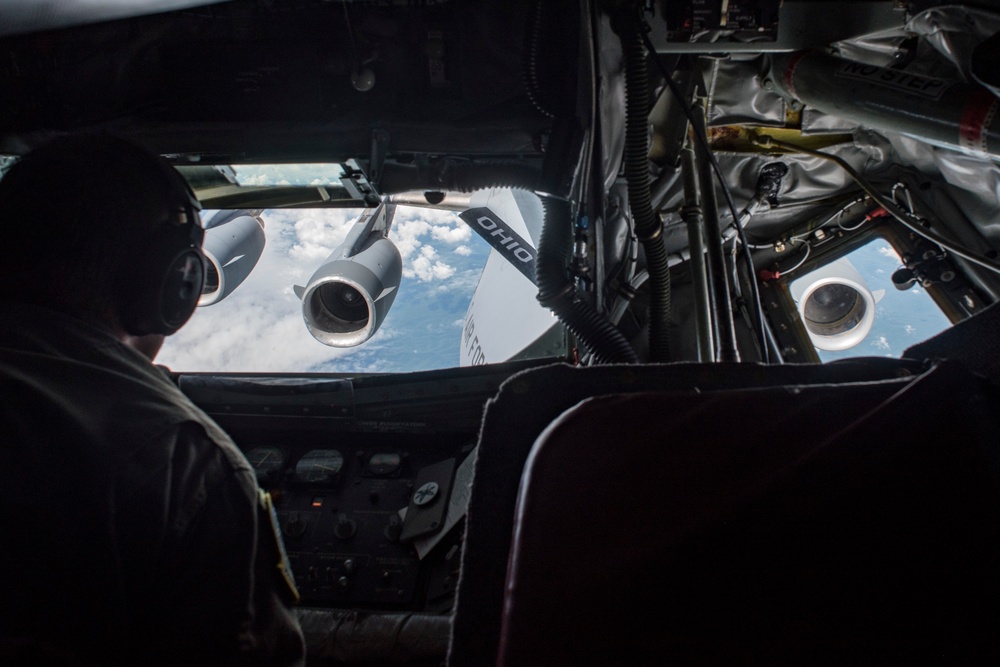 KC-135 Stratotankers with the 121st ARW refuel C-17 Globemaster IIIs with the 437th AW