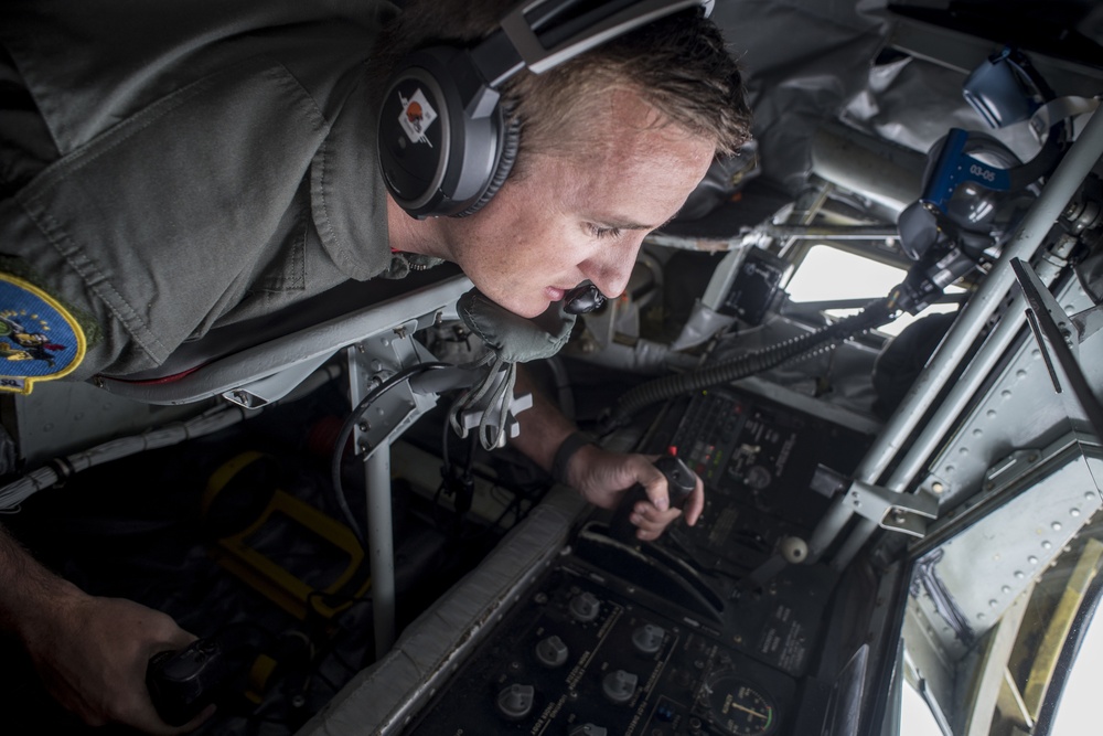 KC-135 Stratotankers with the 121st ARW refuel C-17 Globemaster IIIs with the 437th AW