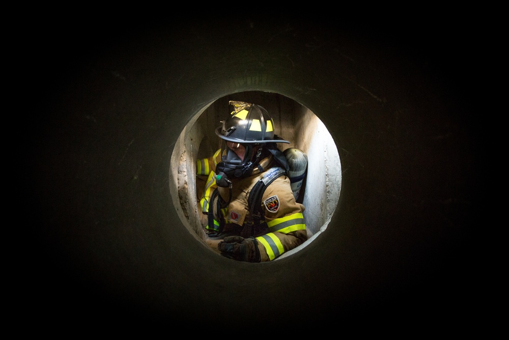 Firefighter Confined Space Training at CSTX 86-18-02