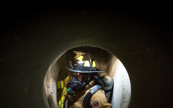 Firefighter Confined Space Training at CSTX 86-18-02