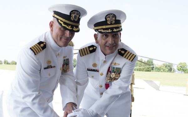 Naval Medical Research Unit-Dayton, holds change of command ceremony