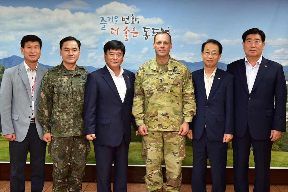 Warrior Leaders meet with Dongducheon City Mayor