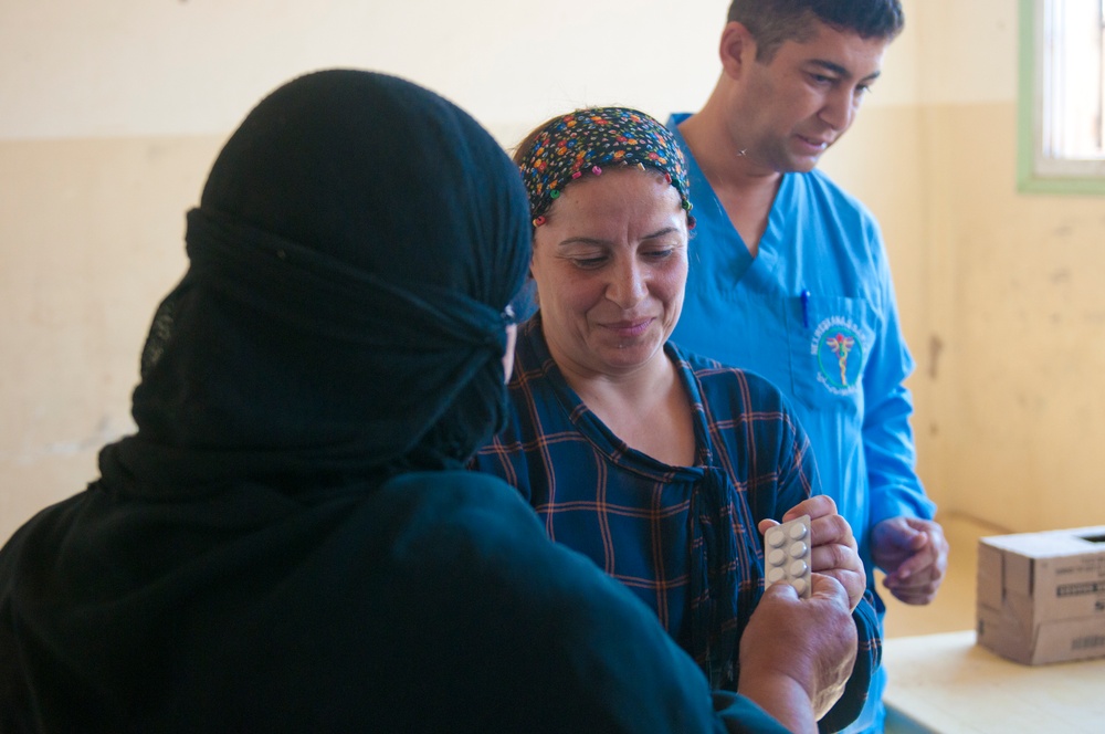 Syrian Democratic Forces Provide Outreach at MEDCAP in Hajin