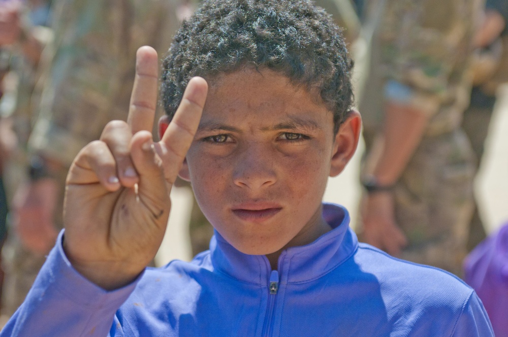 Syrian Democratic Forces Provide Outreach at MEDCAP in Hajin