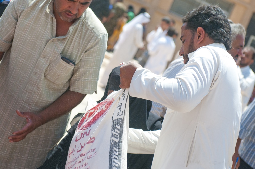 Syrian Democratic Forces Provide Outreach at MEDCAP in Hajin