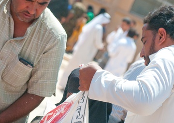Syrian Democratic Forces Provide Outreach at MEDCAP in Hajin