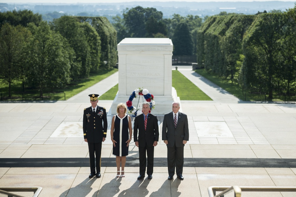 40th and 41st Sergeant at Arms of the U.S. Senate Participate in a Wreath-Laying at the Tomb of the Unknown Soldier